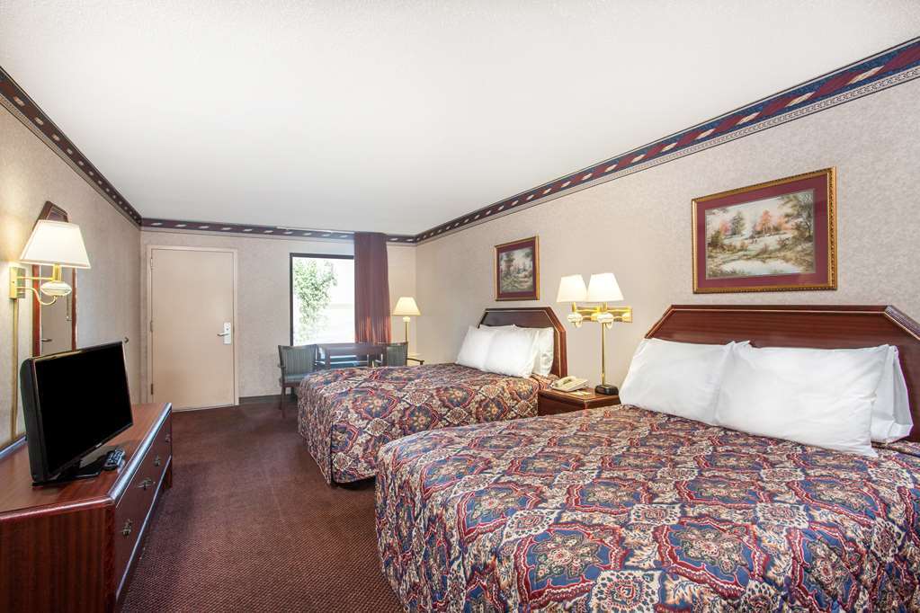Days Inn By Wyndham Saint Pauls Habitación foto